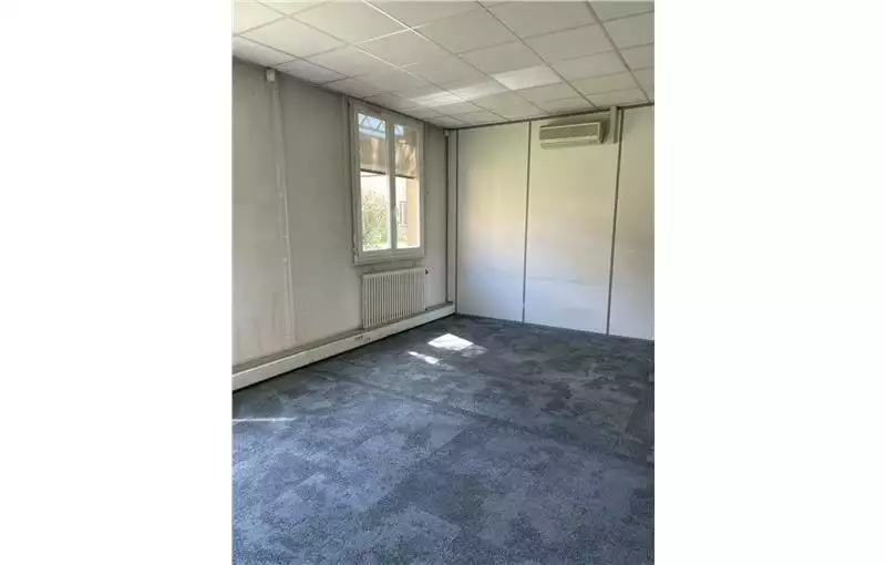 Location de bureau de 589 m² à Vénissieux - 69200