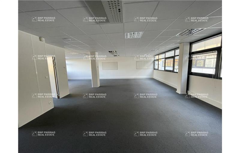 Location de bureau de 1 716 m² à Vern-sur-Seiche - 35770 photo - 1