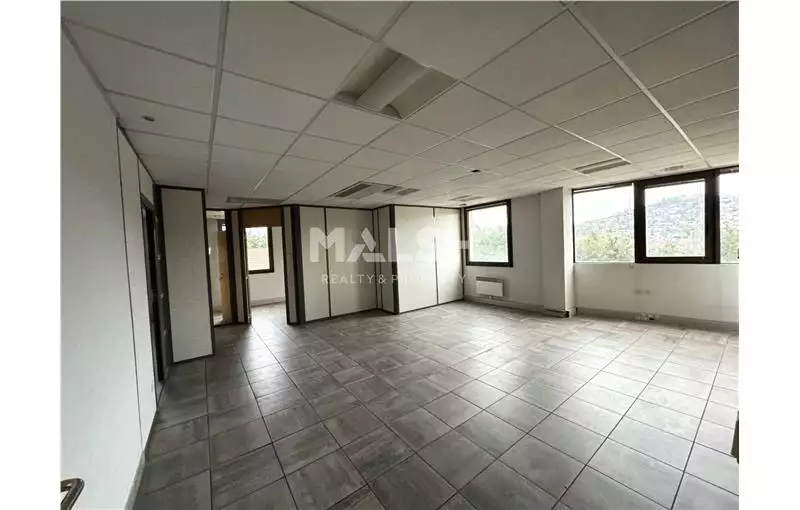 Location de bureau de 890 m² à Villars - 42390