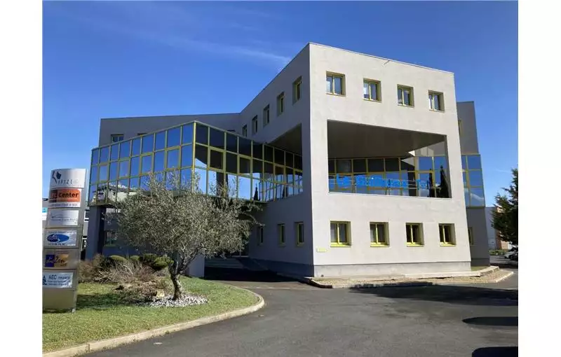 Location de bureau de 550 m² à Villefranche-sur-Saône - 69400