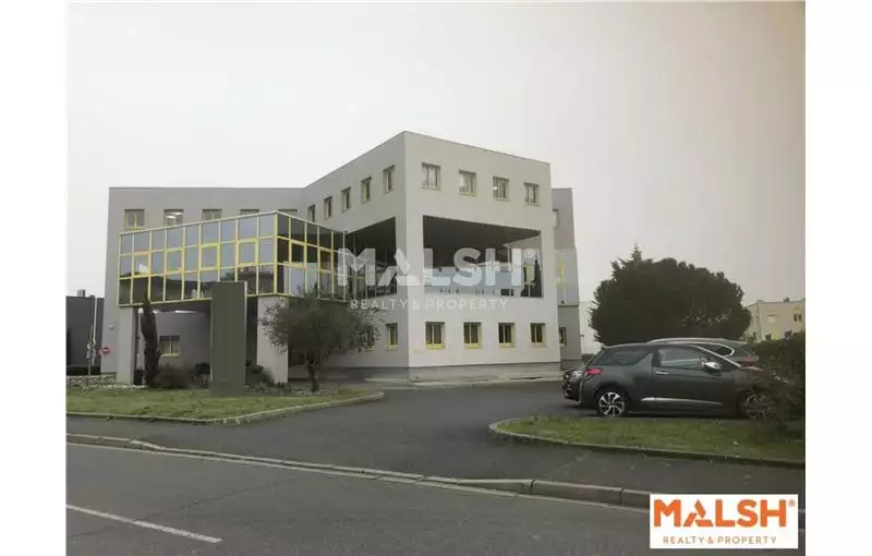 Location de bureau de 551 m² à Villefranche-sur-Saône - 69400