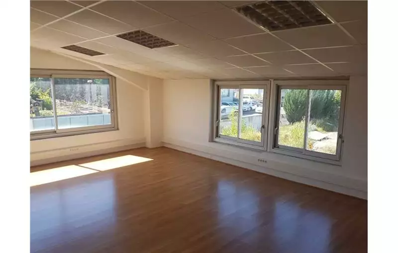 Location de bureau de 100 m² à Villenave-d'Ornon - 33140