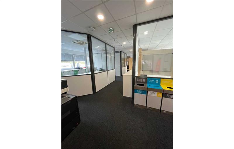 Location de bureau de 2 038 m² à Villeneuve-d'Ascq - 59491 photo - 1