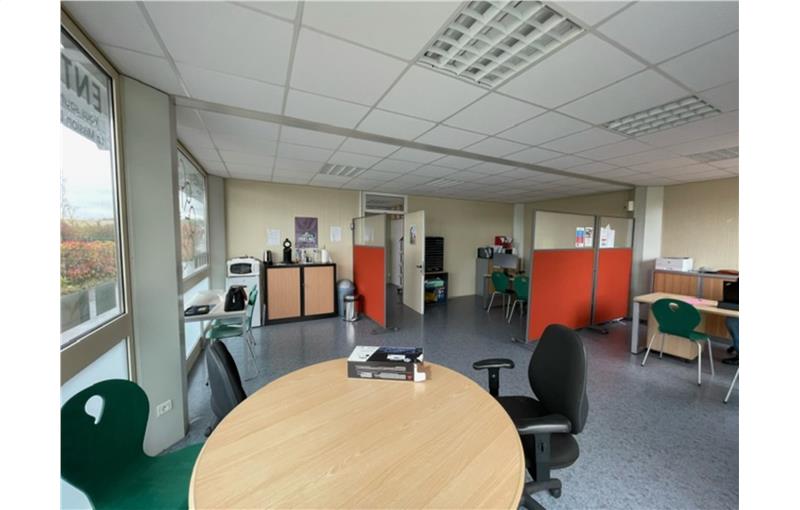 Location de bureau de 295 m² à Villers-Cotterêts - 02600 photo - 1