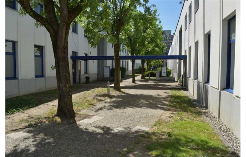 Location de bureau de 746 m² à Villeurbanne - 69100 photo - 1