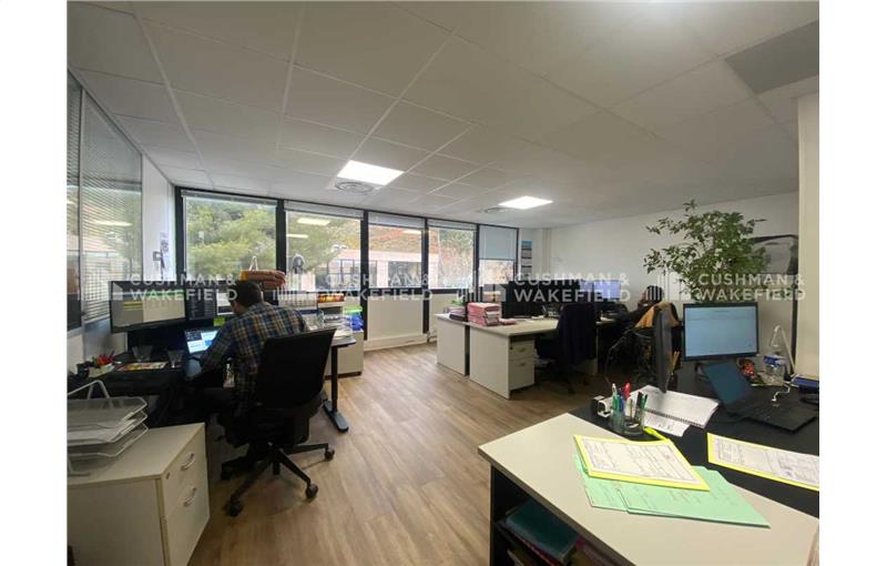 Location de bureau de 128 m² à Vitrolles - 13127 photo - 1