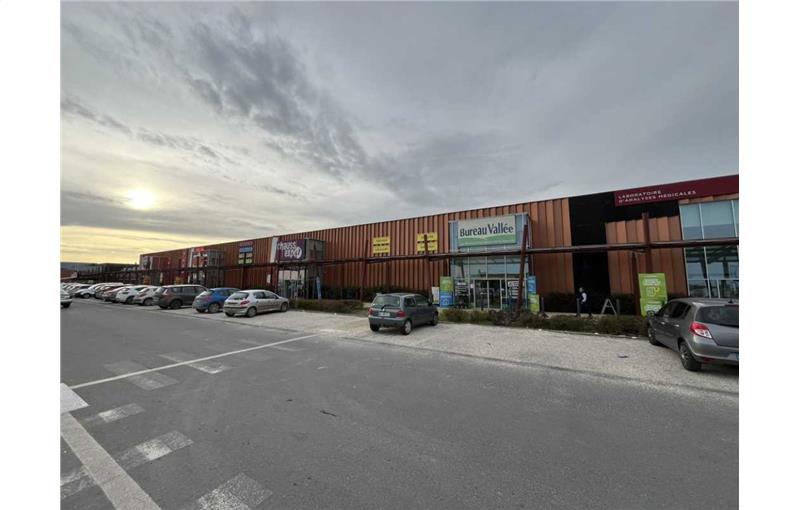 Location de local commercial de 648 m² à Baule - 45130 photo - 1