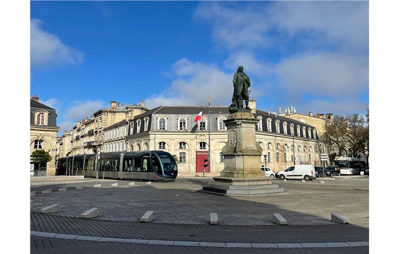 Location de local commercial de 140 m² à Bordeaux - 33000 photo - 1