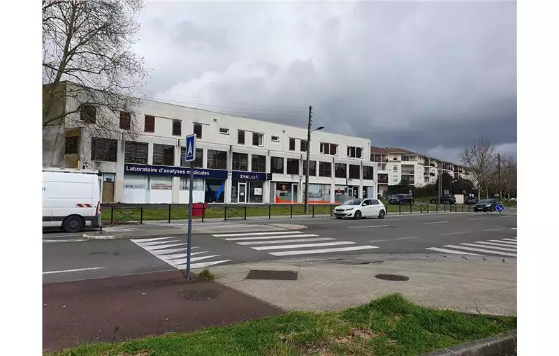 Location de local commercial de 65 m² à Bordeaux - 33000