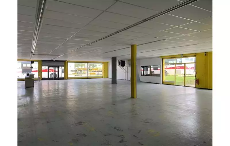 Location de local commercial de 536 m² à Bourg-en-Bresse - 01000