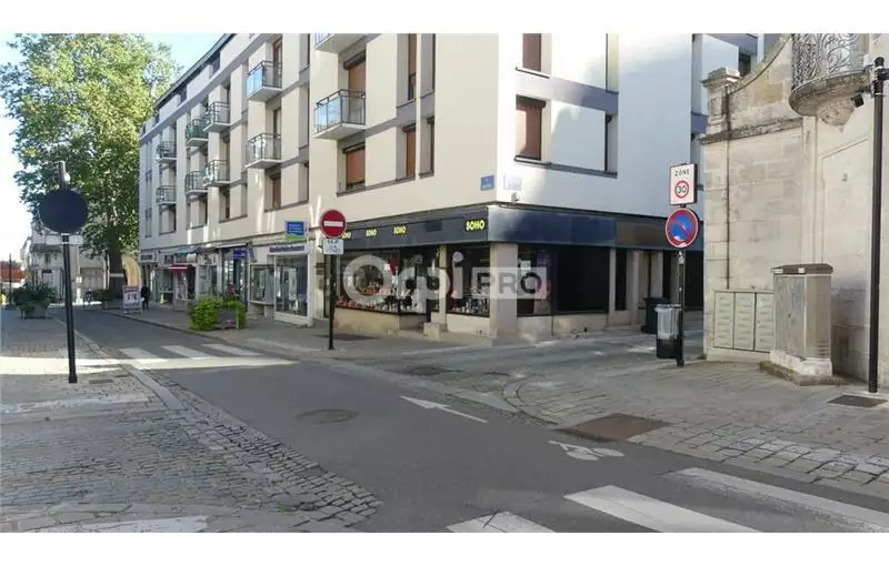 Location de local commercial de 139 m² à Bourges - 18000