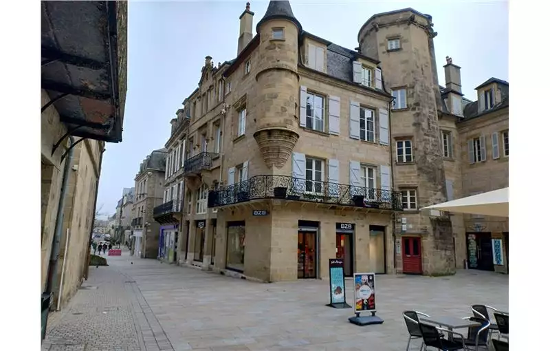 Location de local commercial de 320 m² à Brive-la-Gaillarde - 19100