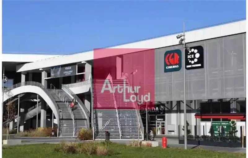 Location de local commercial de 771 m² à Clermont-Ferrand - 63000