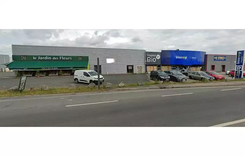 Location de local commercial de 480 m² à Creysse - 24100