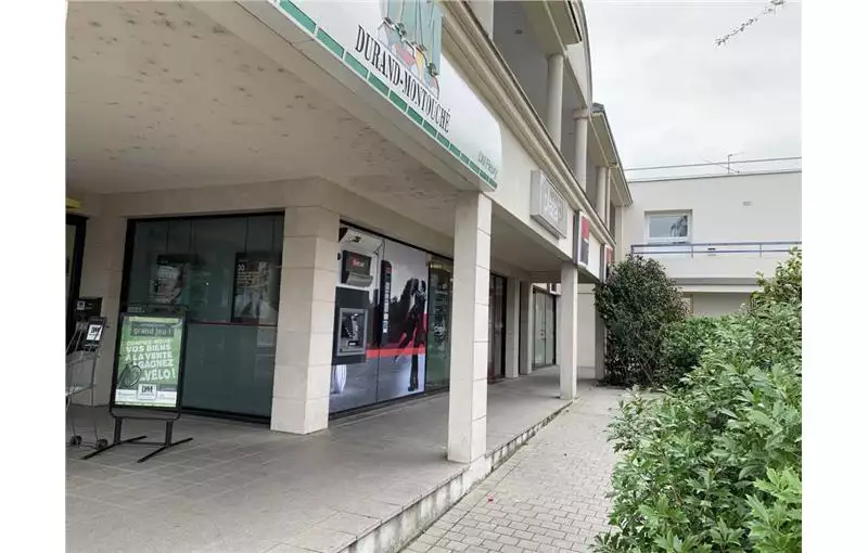 Location de local commercial de 180 m² à Fleury-les-Aubrais - 45400