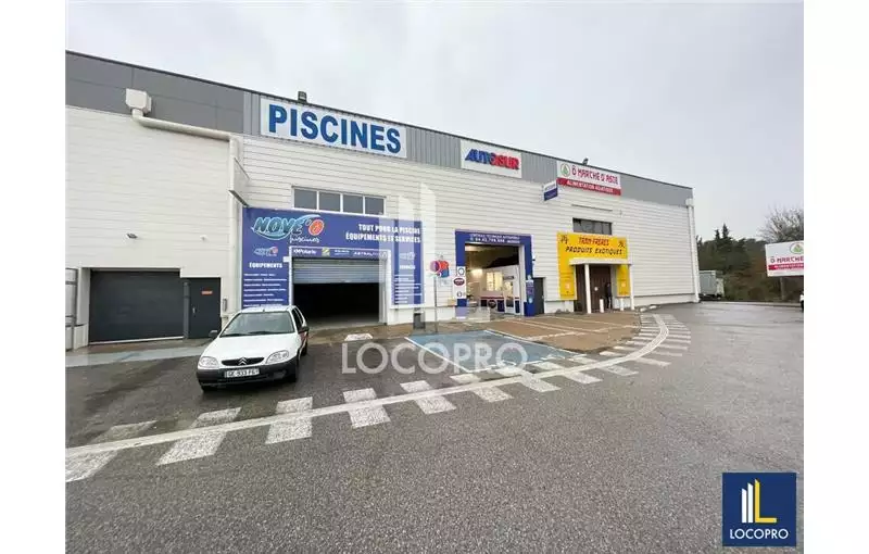 Location de local commercial de 196 m² à Les Pennes-Mirabeau - 13170