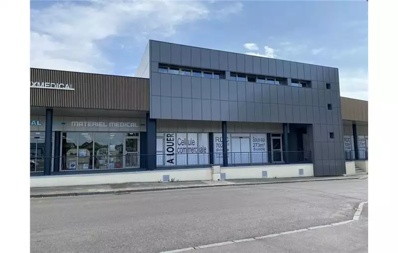 Location de local commercial de 817 m² à Luxeuil-les-Bains - 70300