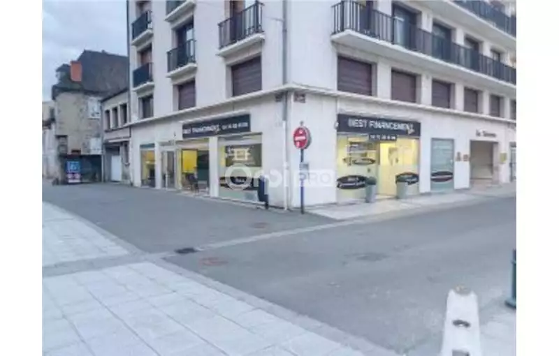 Location de local commercial de 120 m² à Montluçon - 03100