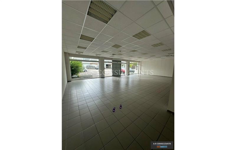 Location de local commercial de 272 m² à Oyonnax - 01100 photo - 1