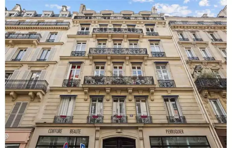Location de local commercial de 301 m² à Paris 1 - 75001