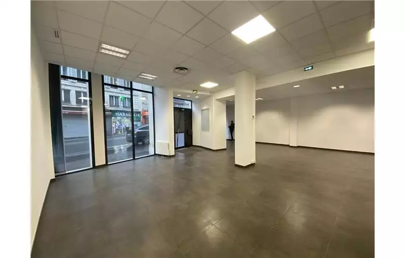 Location de local commercial de 130 m² à Paris 10 - 75010