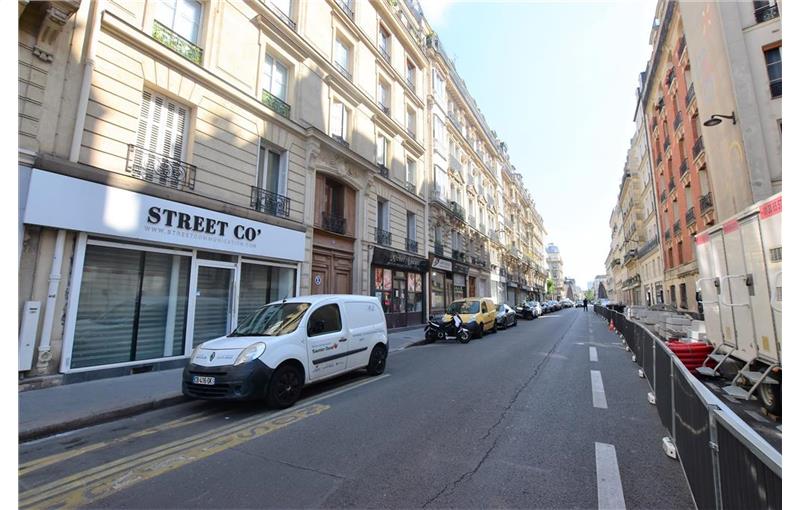 Location de local commercial de 130 m² à Paris 10 - 75010 photo - 1
