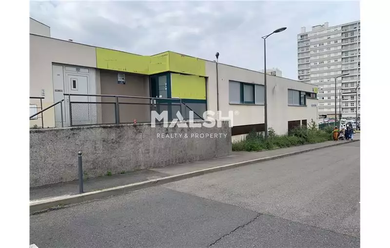 Location de local commercial de 577 m² à Rillieux-la-Pape - 69140