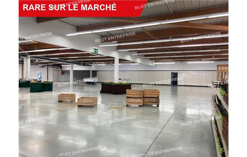 Location de local commercial de 2 490 m² à Spézet - 29540 photo - 1
