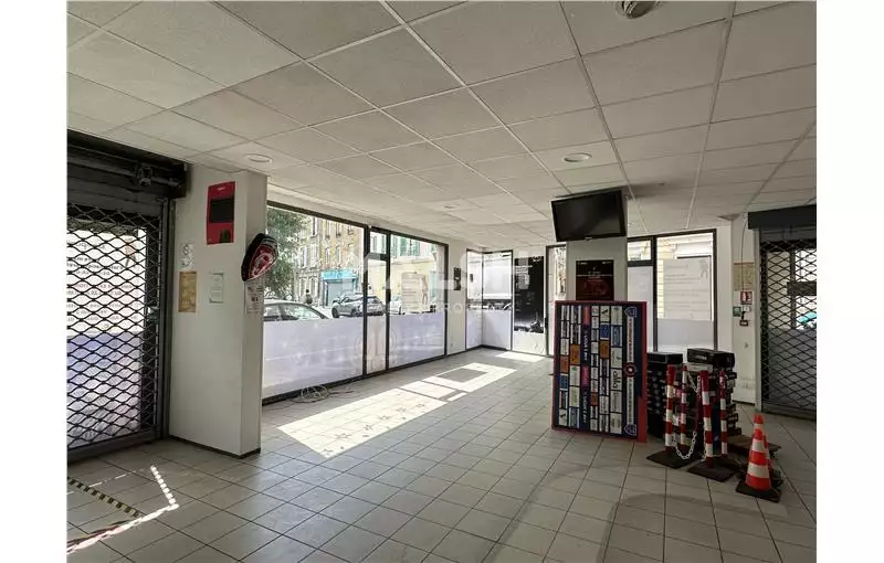 Location de local commercial de 155 m² à Villefranche-sur-Saône - 69400