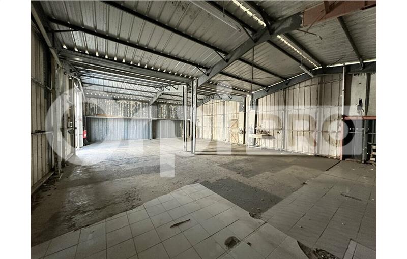 Location d'entrepôt de 180 m² à Baie-Mahault - 97122 photo - 1