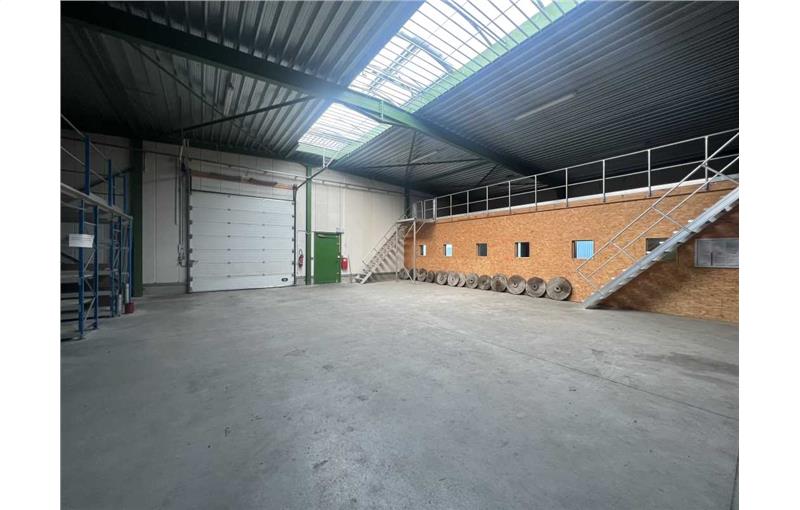 Location d'entrepôt de 615 m² à Bailleul - 59270 photo - 1