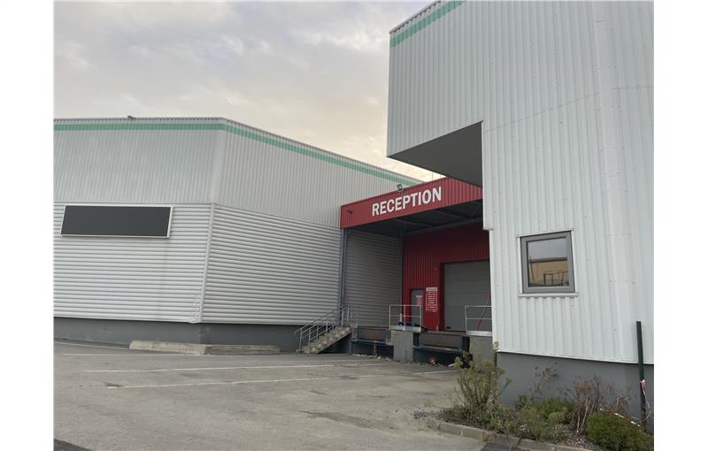 Location d'entrepôt de 2 613 m² à Basse-Goulaine - 44115 photo - 1