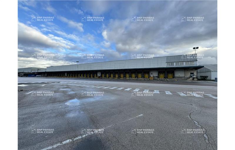 Location d'entrepôt de 62 580 m² à Besançon - 25000 photo - 1