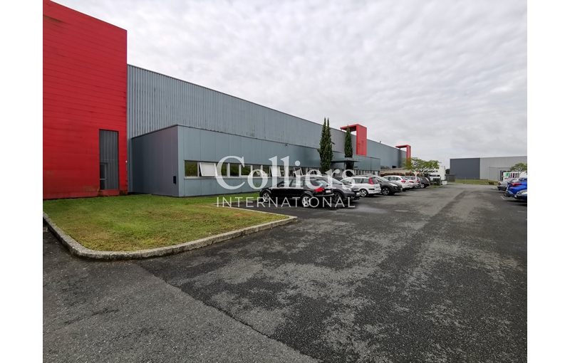 Location d'entrepôt de 12 100 m² à Blanquefort - 33290 photo - 1