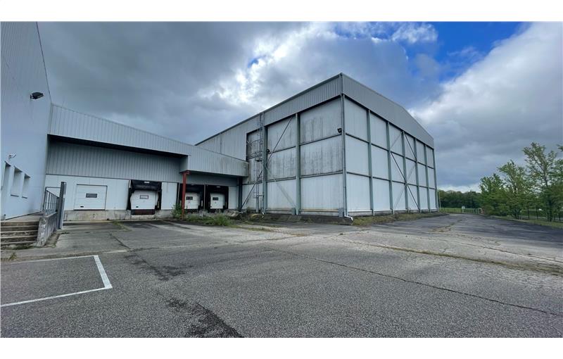 Location d'entrepôt de 3 100 m² à Bourg-en-Bresse - 01000 photo - 1