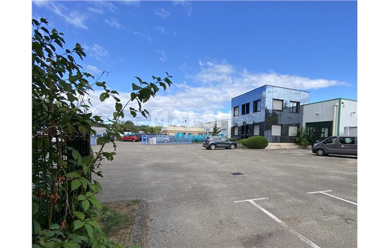 Location d'entrepôt de 910 m² à Bourgoin-Jallieu - 38300 photo - 1