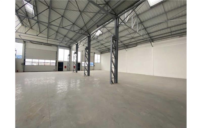 Location d'entrepôt de 1 820 m² à Brest - 29200 photo - 1