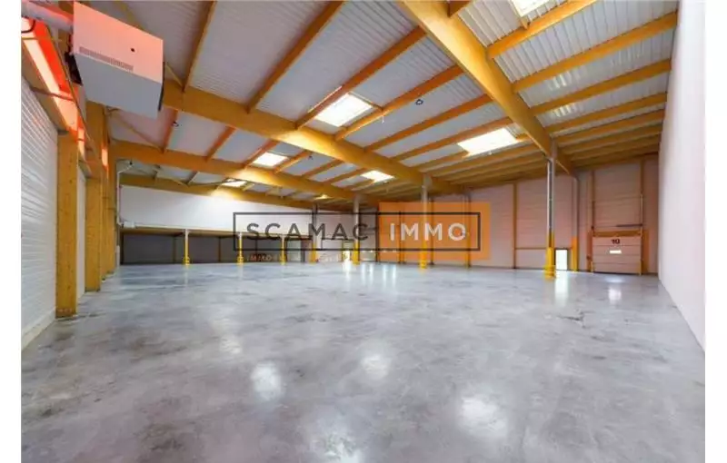 Location d'entrepôt de 1742 m² à Brie-Comte-Robert - 77170