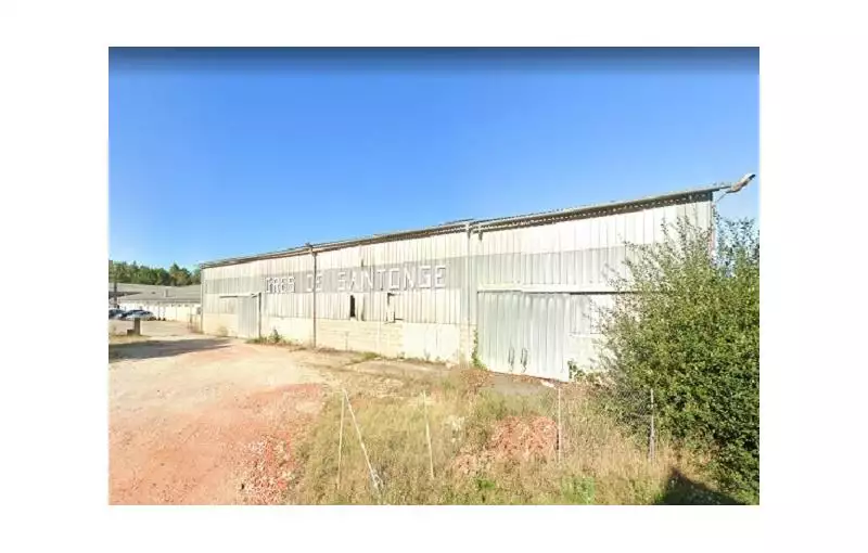 Location d'entrepôt de 8330 m² à Bussac-Forêt - 17210