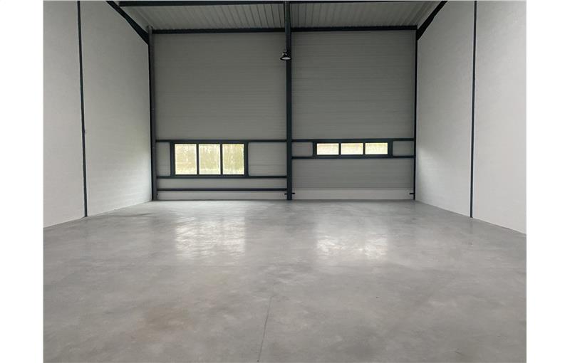 Location d'entrepôt de 335 m² à Bussy-Saint-Martin - 77600 photo - 1