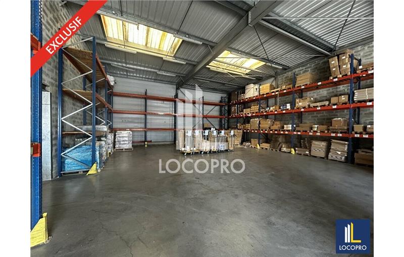 Location d'entrepôt de 1 353 m² à Carros - 06510 photo - 1