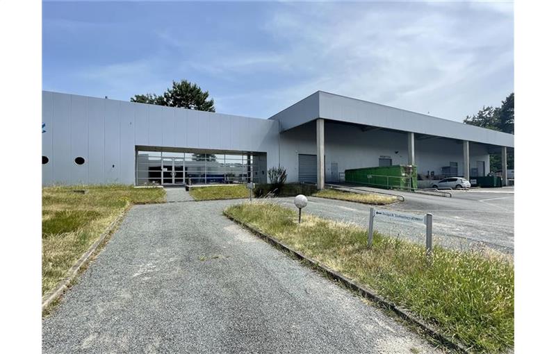 Location d'entrepôt de 1 300 m² à Cestas - 33610 photo - 1
