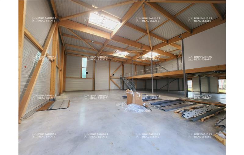 Location d'entrepôt de 802 m² à Chanteloup-en-Brie - 77600 photo - 1