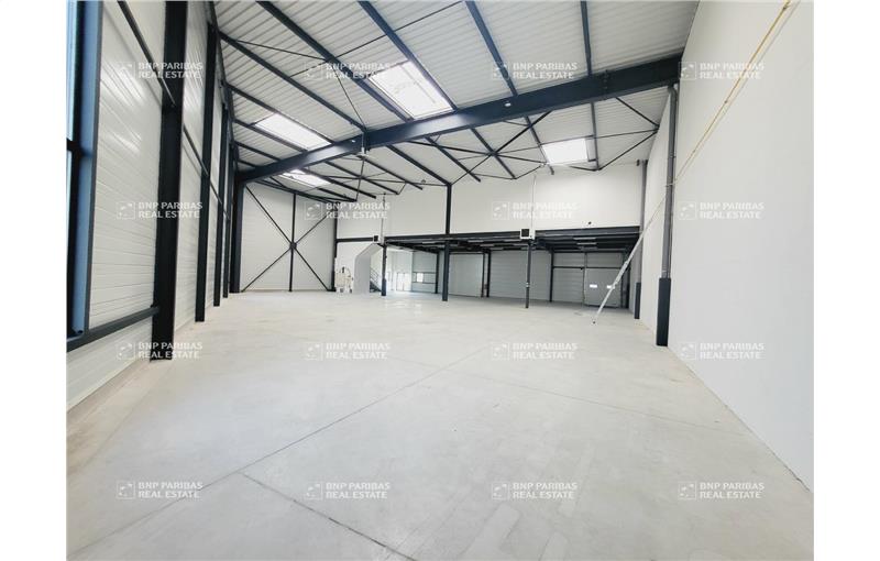 Location d'entrepôt de 847 m² à Chanteloup-en-Brie - 77600 photo - 1