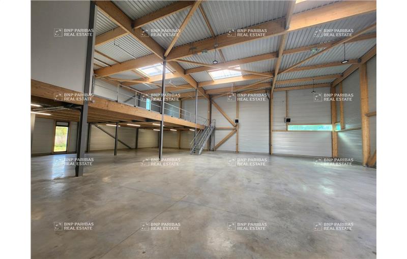 Location d'entrepôt de 1 021 m² à Chanteloup-en-Brie - 77600 photo - 1