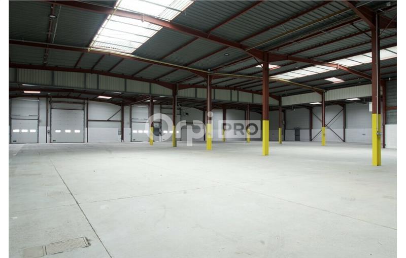 Location d'entrepôt de 4 856 m² à Chassieu - 69680 photo - 1