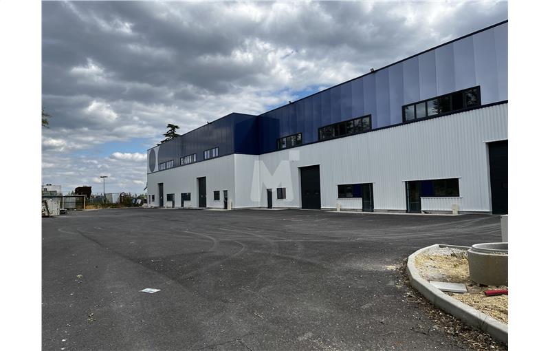 Location d'entrepôt de 2 378 m² à Chilly-Mazarin - 91380 photo - 1