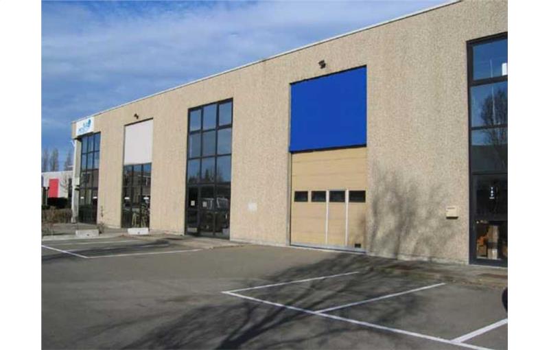 Location d'entrepôt de 1 752 m² à Coignières - 78310 photo - 1