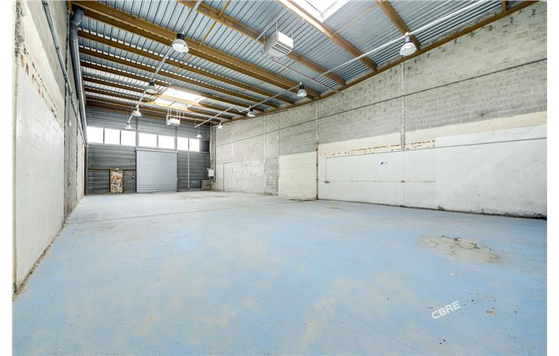 Location d'entrepôt de 1 243 m² à Coignières - 78310 photo - 1