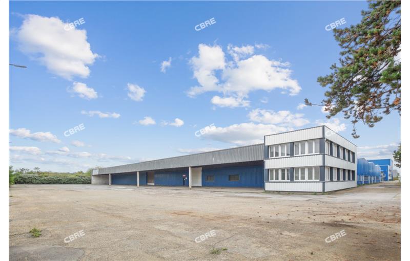 Location d'entrepôt de 5 027 m² à Coignières - 78310 photo - 1